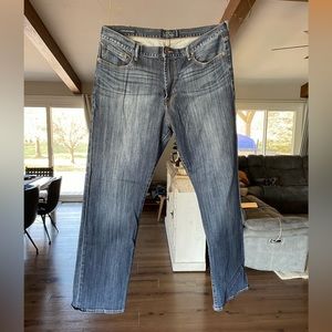 38-34 Lucky Brand 181 relaxed straight.